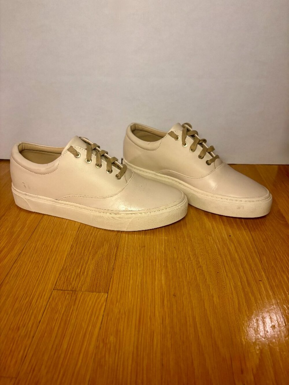 Nisolo Elayna Everyday Leather Sneakers in the Bone/Latte - size 7.5